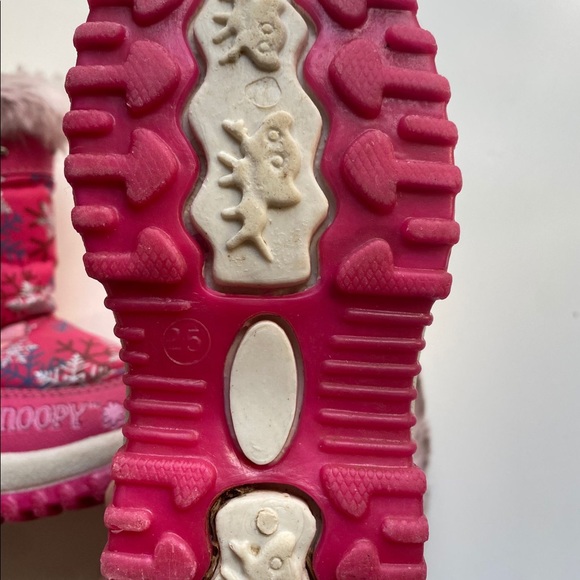 Snoopy winter boots size 8.5 toddler girl - Picture 4 of 4